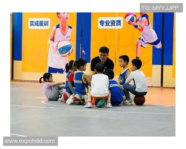 幼儿篮球活动精彩瞬间图集展示让孩子们快乐成长的篮球乐园